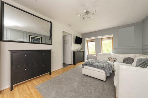 17 Tintern Close, London, SW19 1DP