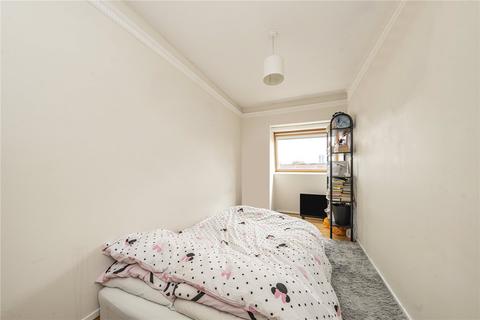 17 Tintern Close, London, SW19 1DP