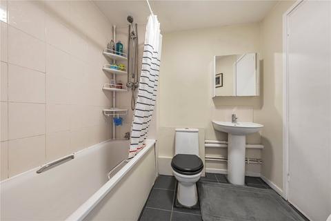 17 Tintern Close, London, SW19 1DP