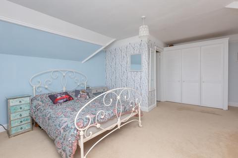 Flat 2, St Mildreds Court Beach Road, Westgate-on-sea, CT8 8AE