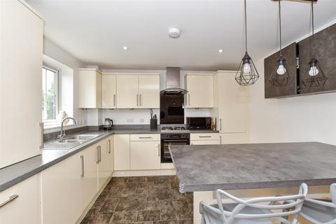 2 bedroom flat for sale, Shipbourne Road, Tonbridge, Kent