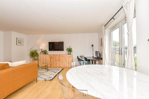 2 bedroom flat for sale, Shipbourne Road, Tonbridge, Kent