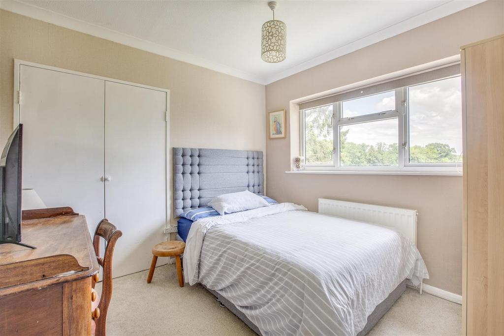 2 Mayflower Close, HP17 8 QH-4.jpg