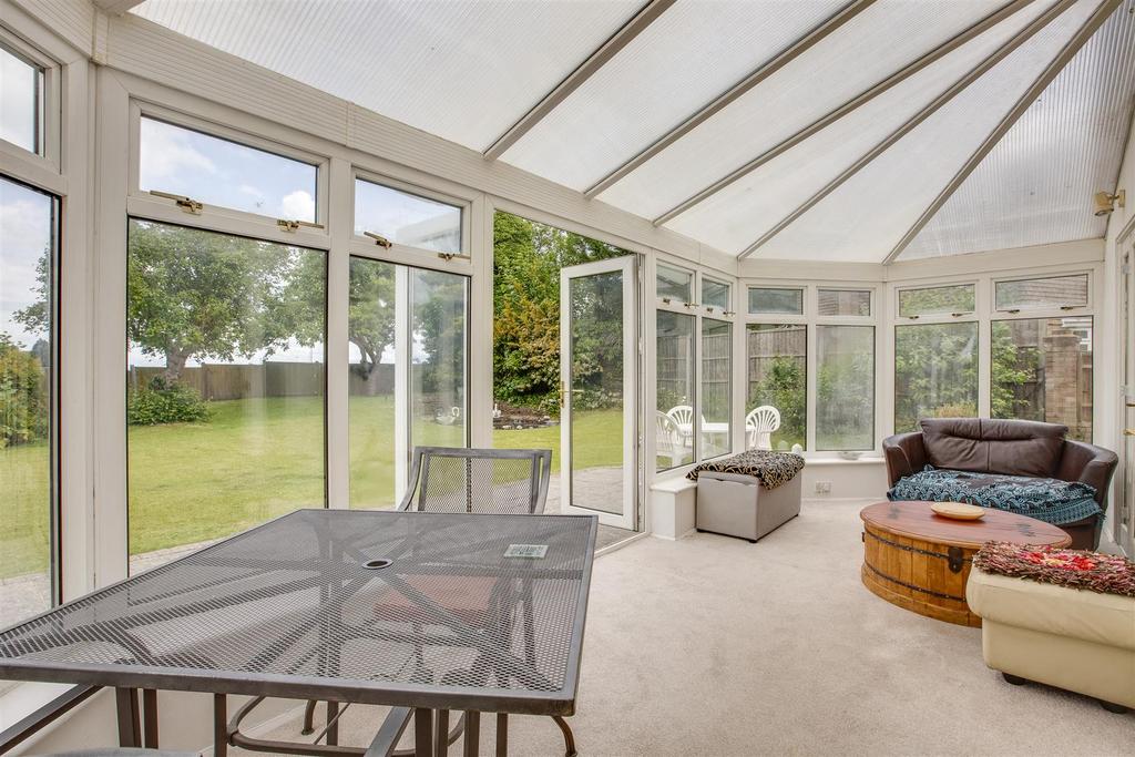 2 Mayflower Close, HP17 8 QH-3.jpg