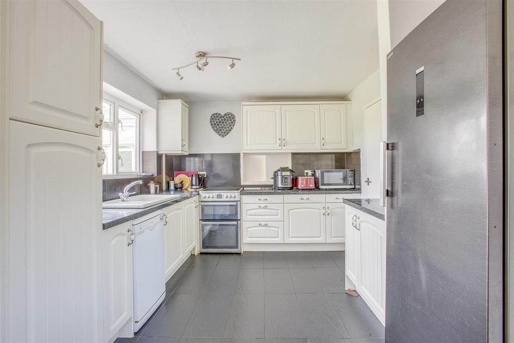 2 Mayflower Close, HP17 8 QH-12.jpg