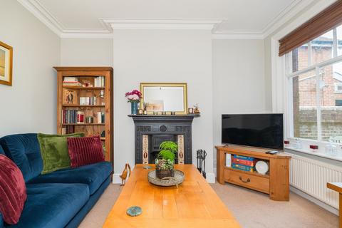 2 bedroom flat for sale, Hurst Road, Horsham, RH12