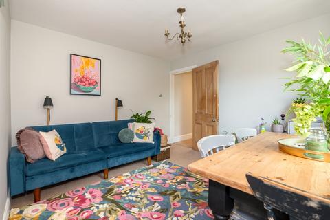 2 bedroom flat for sale, Hurst Road, Horsham, RH12