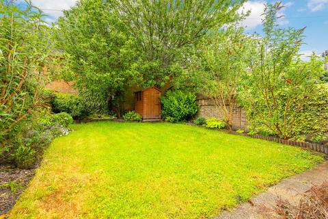 2 bedroom flat for sale, Hurst Road, Horsham, RH12