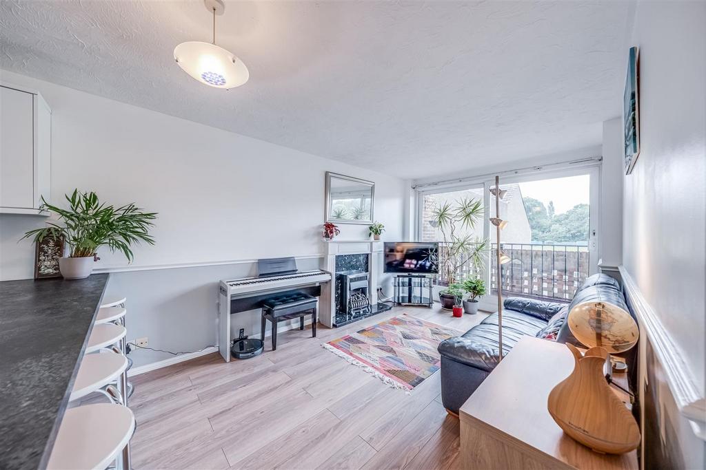Lounge/Kitchen