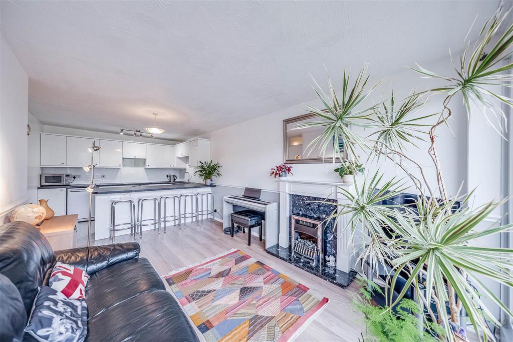 Lounge/Kitchen