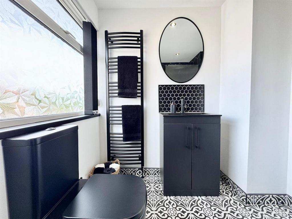 Shower room (1).jpg