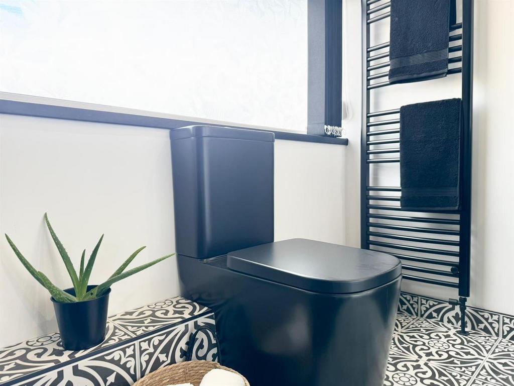 Shower room (3).jpg