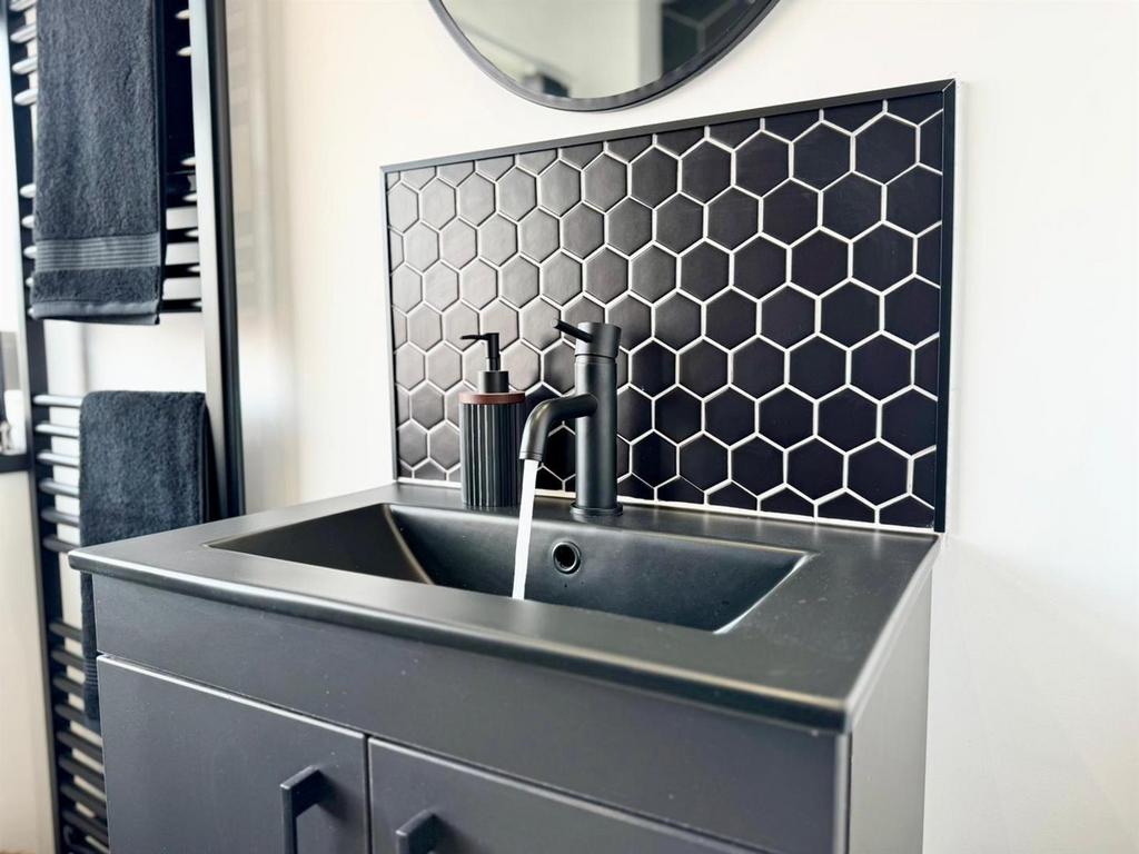 Shower room (4).jpg