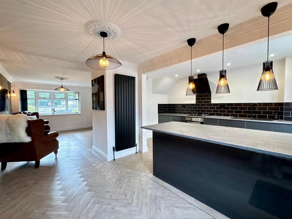 Dining area (2).jpg