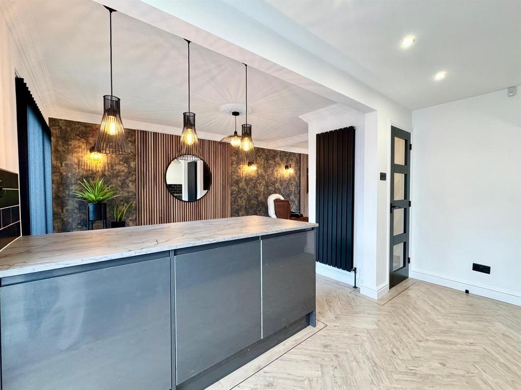 Kitchen (1).jpg