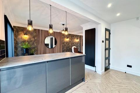 62 Farnborough Road, Birmingham, B35 7JE