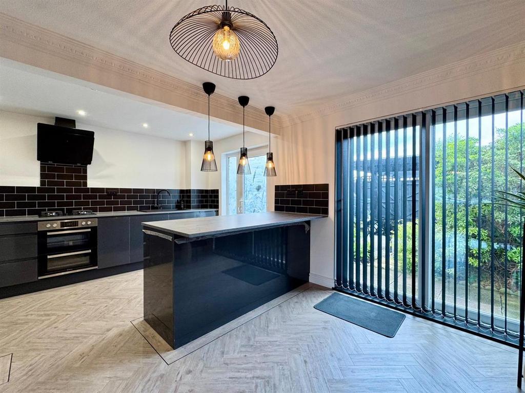 Kitchen (2).jpg