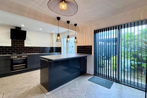 62 Farnborough Road, Birmingham, B35 7JE
