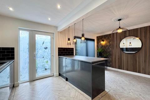 62 Farnborough Road, Birmingham, B35 7JE