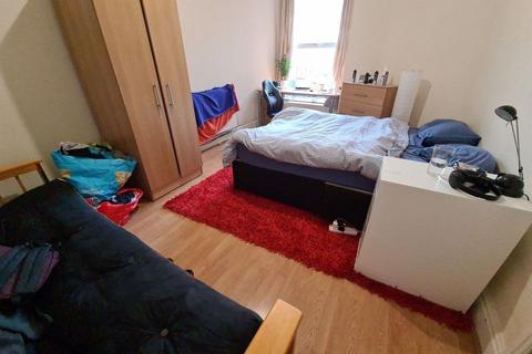 5 bedroom house to rent, Cardigan Road, Leeds LS6