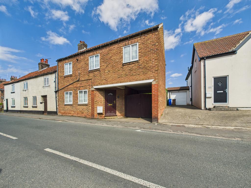Three bedroom house - for sale by auction