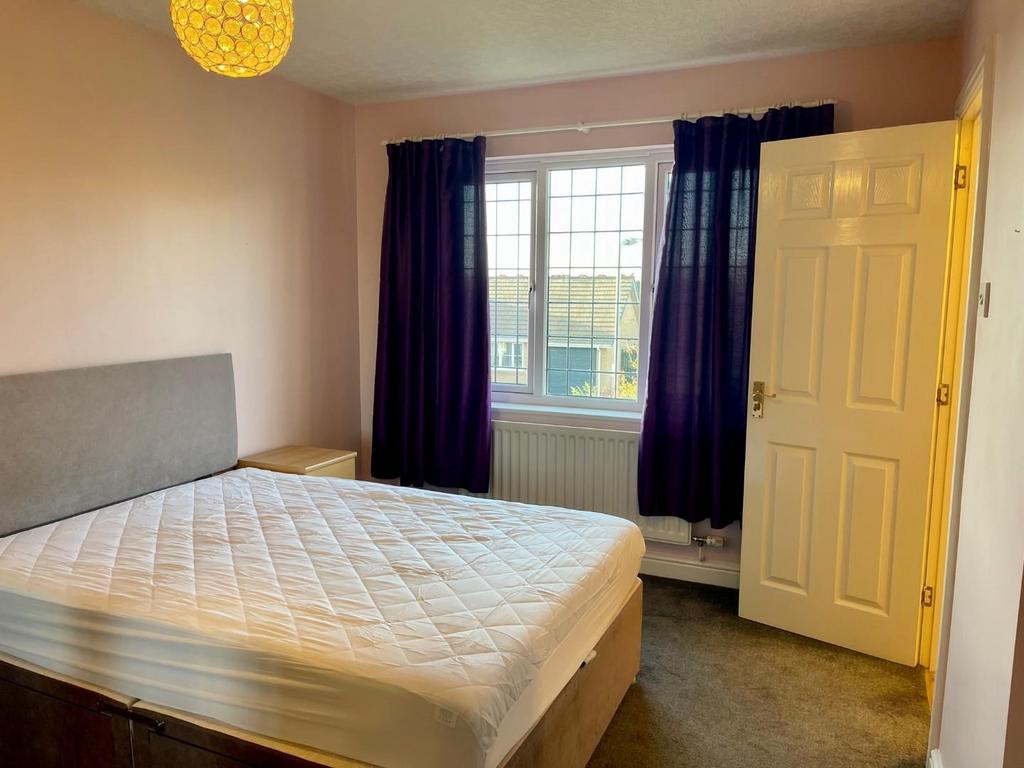 Bed 1.jpg