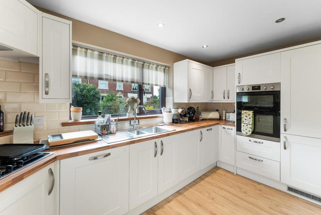 4 St Andrews Close, Congresbury BS49 5 DZ-38.jpg