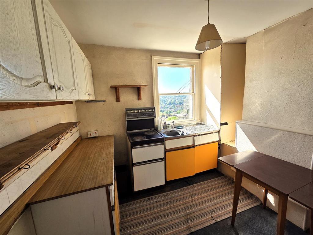 2 Claremont - Kitchen.jpg