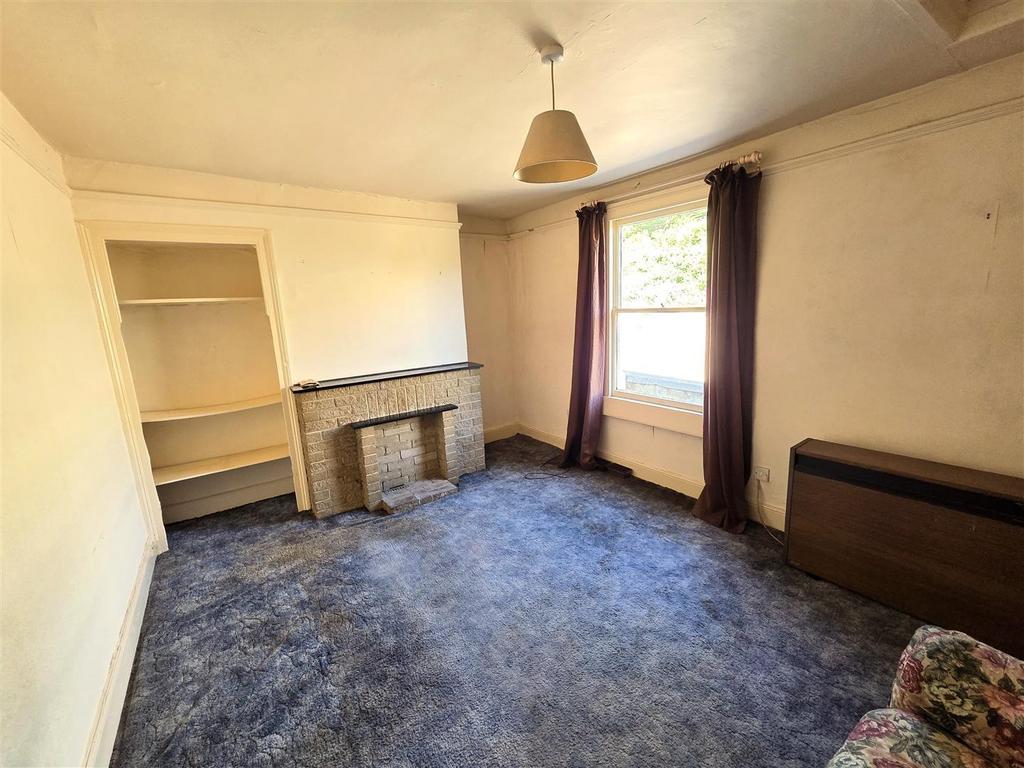 2 Claremont - Living Room.jpg