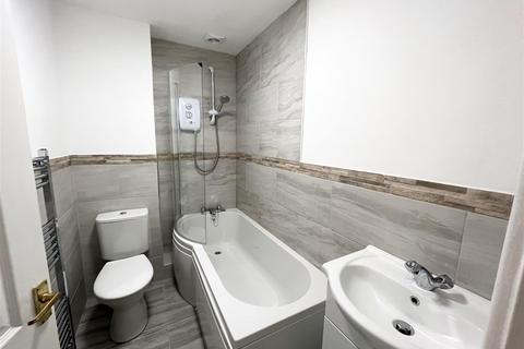 3 bedroom house to rent, Coronation Street, Macclesfield