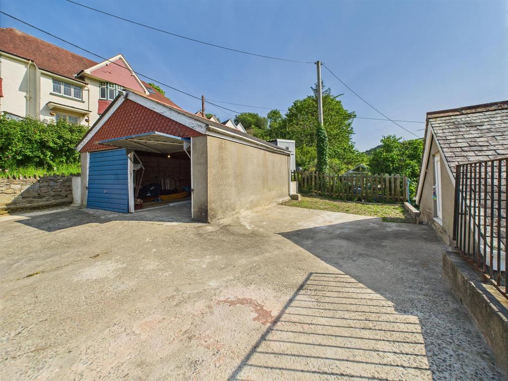 Garage & Parking