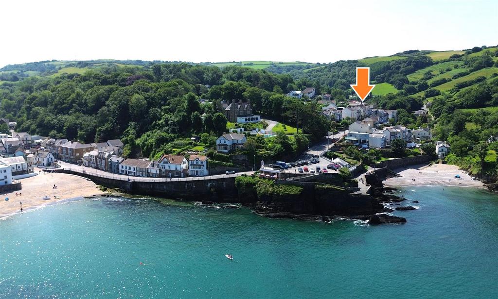 Drone with location arrow.png