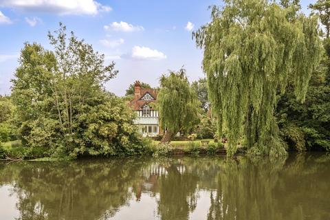 Riverdene Wey Road, Weybridge, KT13 8HN