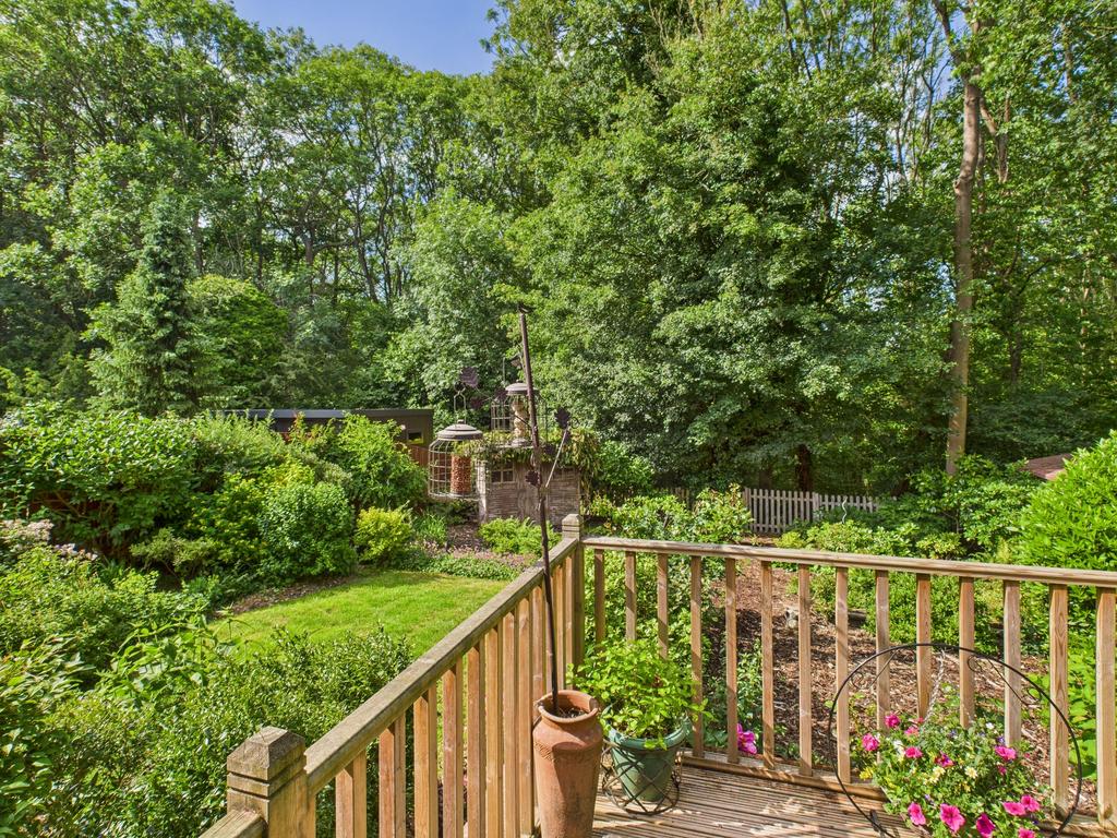 Cam02119 g0 pr0408 still015