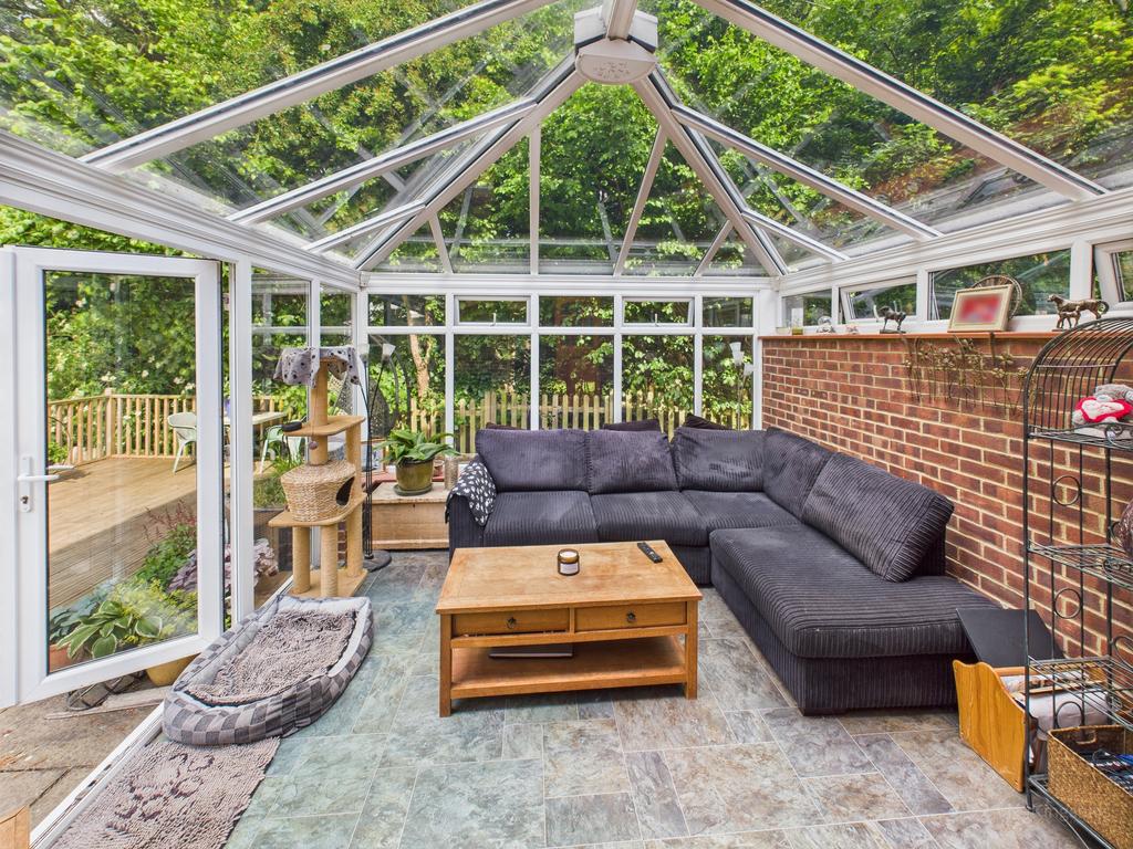 Cam02119 g0 pr0408 still012