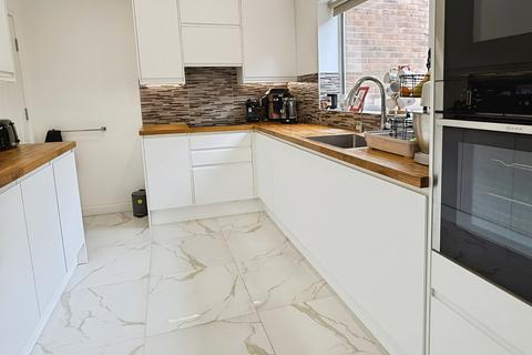 4 bedroom detached house for sale, Ash Tree Road, Oadby, LE2