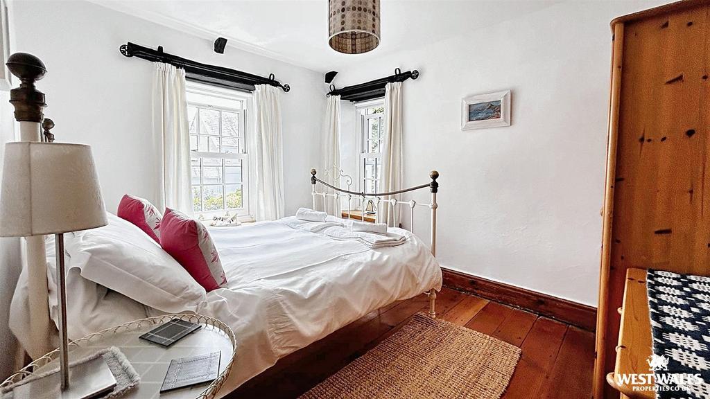 Bedroom 2 (1).jpg