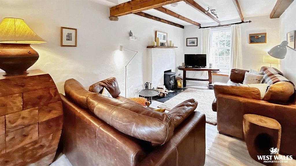 Living Room 5.jpg