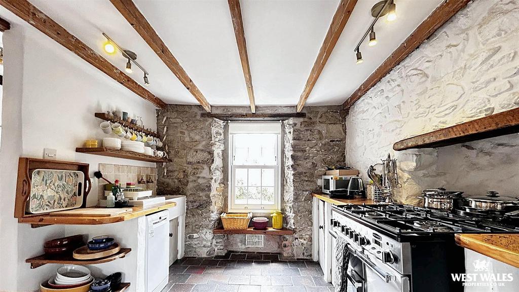 Kitchen (1).jpg