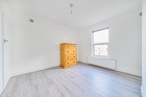 3 bedroom semi-detached house to rent, Dickerage Lane, New Malden, KT3