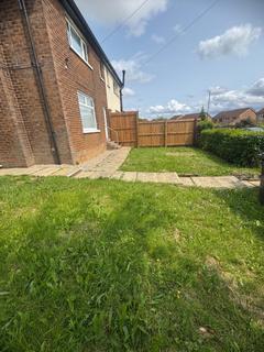 3 bedroom semi-detached house to rent, Bradford, BD6