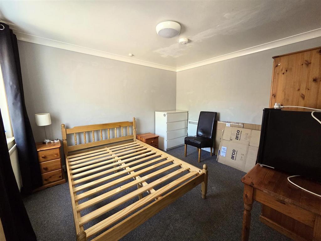 Lot Image2100682.jpg