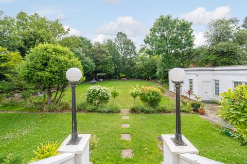 2 bedroom flat for sale, Oakfield Court, Kings Avenue, Clapham Park, London, SW4