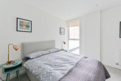 2 bedroom flat to rent, Oldridge Road, Balham, London, SW12