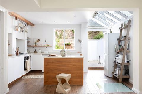 25 Thornton Road, London, SW19 4NG