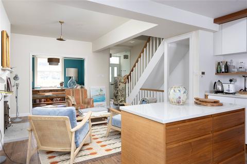 25 Thornton Road, London, SW19 4NG