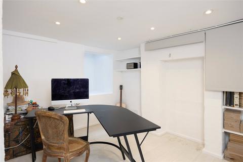 25 Thornton Road, London, SW19 4NG