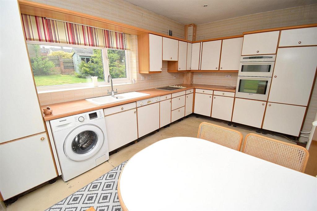 Kitchen breakfast room.jpg