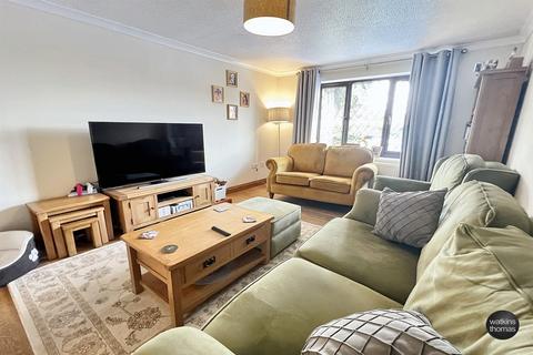 27 Grampian Close, Hereford, HR4 0TA