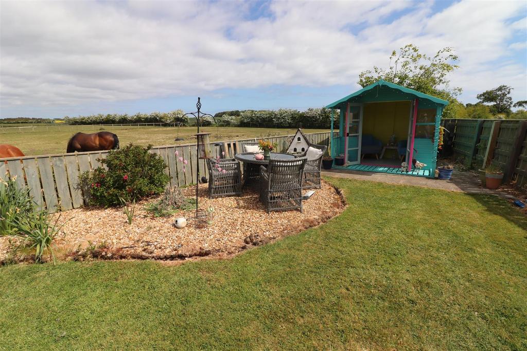 Additional side garden photos